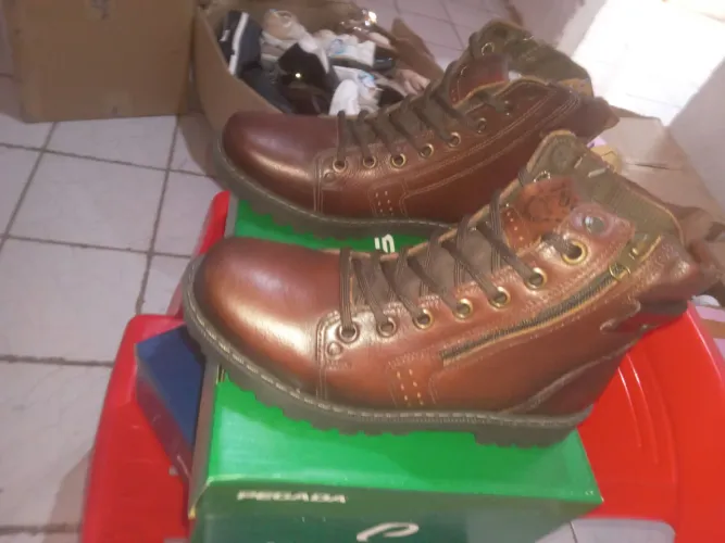 Bota de couro, bastante confortável