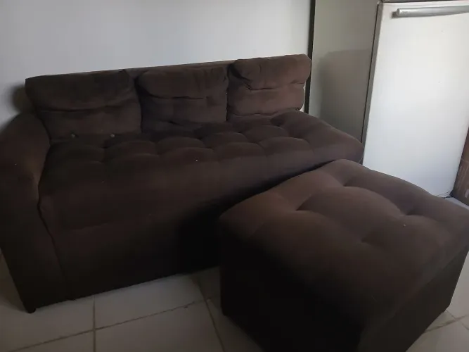 SOFÁ DE 4 LUGARES + PUFF USADO