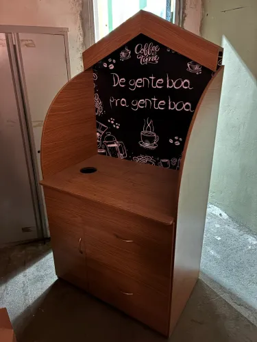 Aparador Iluminado com Armário para Lixo