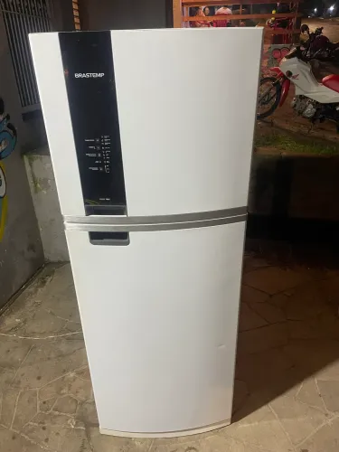 Vendo geladeira Brastemp frost fre 492 litros 110 vts funcionando perfeitamente