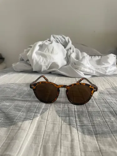 Óculos modelo tartaruga verão