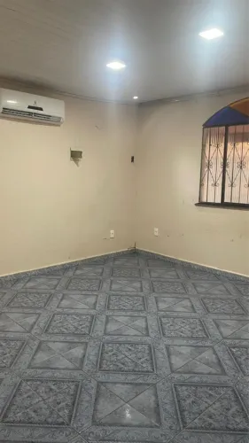 Aluga-se Kitinete - R$ 750,00 (Água e Luz Inclusas)