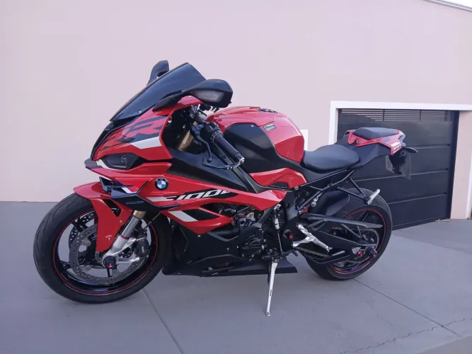 vendo bmw s1000rr moto toda original nunca caiu  sem sinistro segundo dono* 