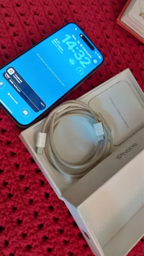 Seminovo Apple iPhone 15 Pro de 256GB - Titânio natural - Condição Excelente. Única dona