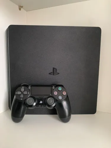 PlayStation 4 slim 