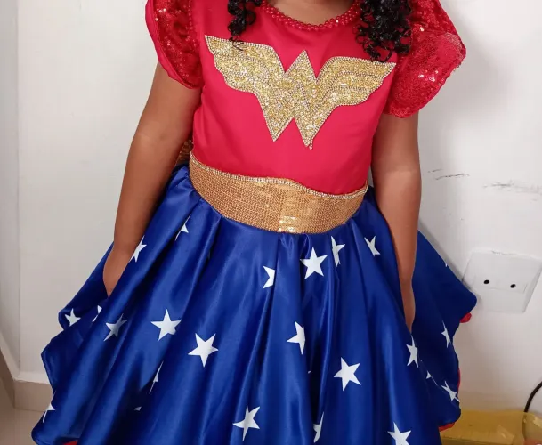 Vestido infantil mulher maravilha