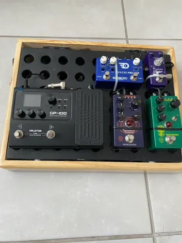 Pedalboard + set completo de pedais