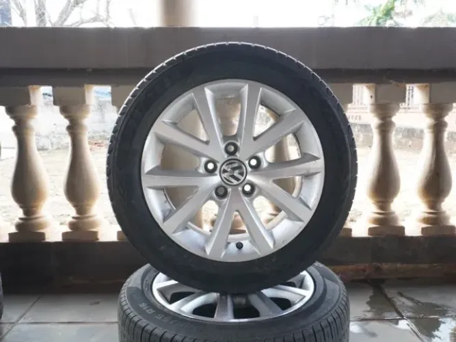 Jogo de rodas VW Jetta + Pneus 205/55 R16