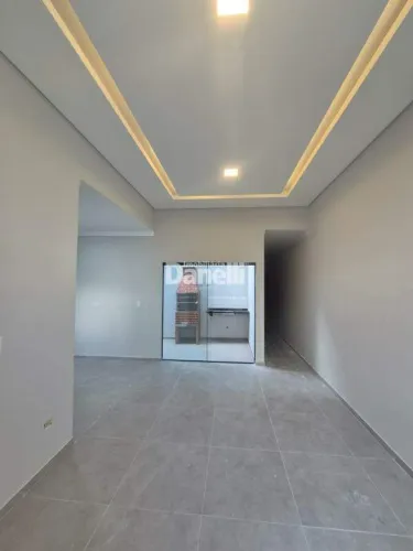 Casa à venda no Areão, Taubaté/SP | 2 quartos (1 suíte) | 2 vagas | R$ 380.000