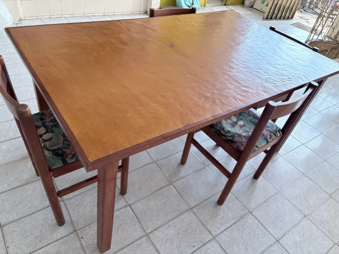 Mesa de jantar + madeira