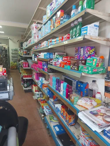 Mercado com assougue e verdurao
