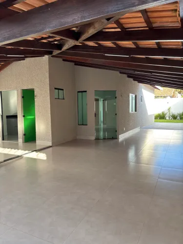 Casa 03 qtos próx buriti shopping Leiam