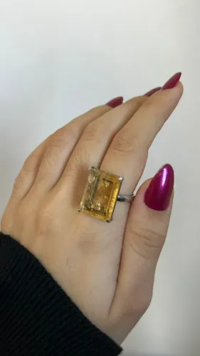 Anel de Prata 925 com Citrino Retangular Grande Dourado