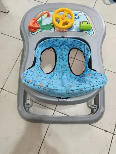 Andador menino