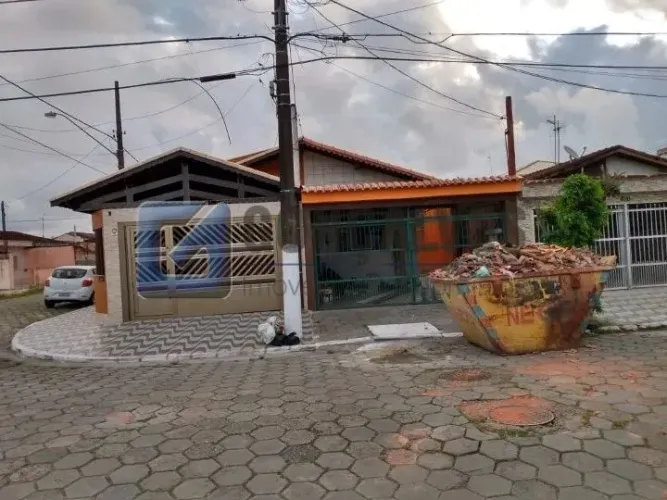 Casa à venda em Praia Grande - Vila Mirim | 1 suíte, 2 vagas