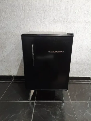 Frigobar Brastemp Retrô - 76L - Preto