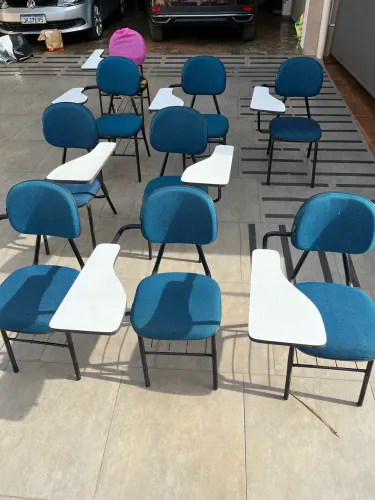 Cadeira de escola nova