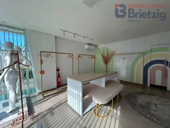 Sala comercial para locação no bairro Saguaçú, por R$3.000 + taxas/mensal!