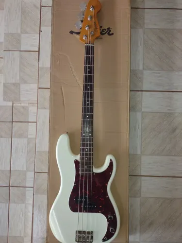 Baixo squier Precision bass clasic vibe