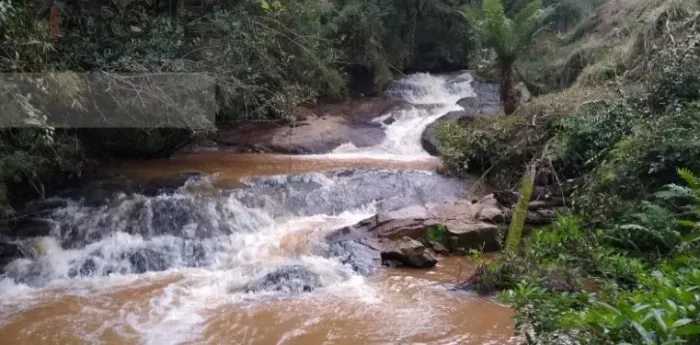 Sítio com cachoeira  em Itapeva- MG