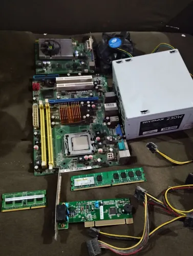 Lotes de peças de Pc antigo leia (RS 50.00)