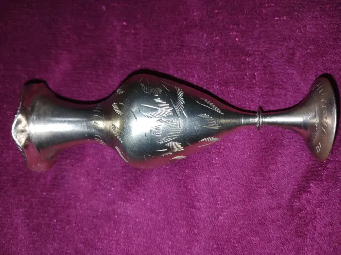Jarrinha de bronze antiga decorativa 