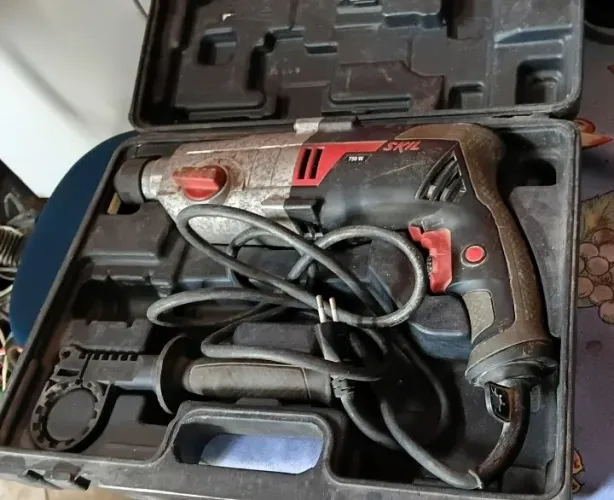 Vende-se martelete ele tá bem conservado