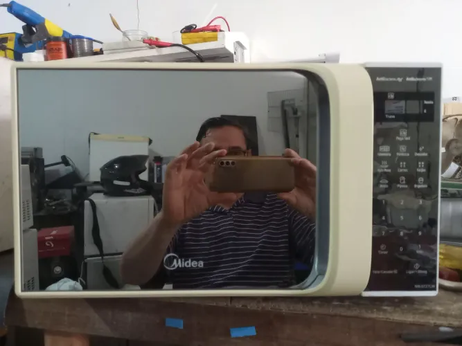 Microondas Midea espelhado