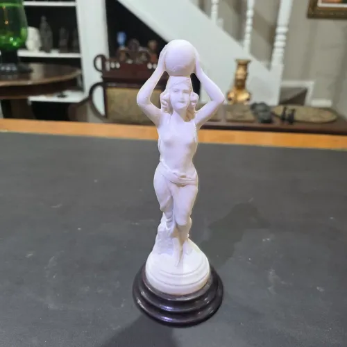 Escultura em biscuit art deco