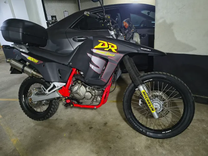 Suzuki DR 800