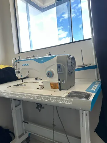 Máquina costura reta jack F4