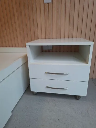 Cama Queen + 2 criados mudos