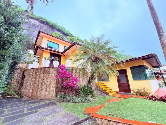 Casa de Condomínio com 4 quartos, Itacoatiara - Niterói