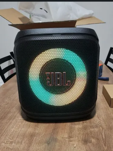 Vendo caixa de som jbl encore 2 nova com menos de um mês de uso 