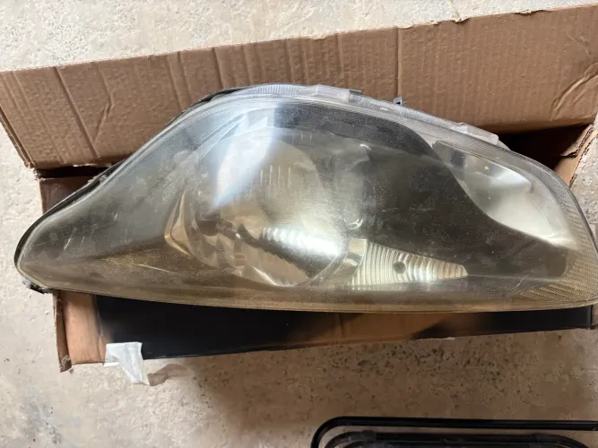Par de farol Ford ka 2015
