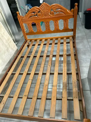 Cama de madeira Maciça 