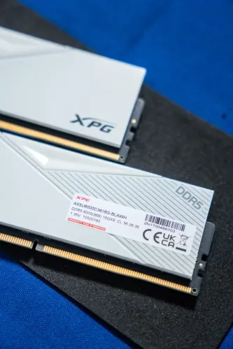 1x Memória DDR5 16gb 6000mhz ADATA XPG LANCER