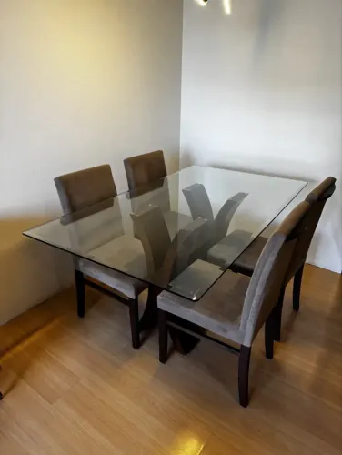 Mesa De Jantar Com 4 Cadeiras Estofadas E Tampo De Vidro