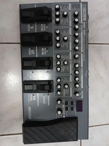 Pedaleira boss me 80