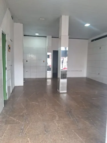 Alugo loja para vários tipos de comércios avenida principal Pau da lima 6.800,00