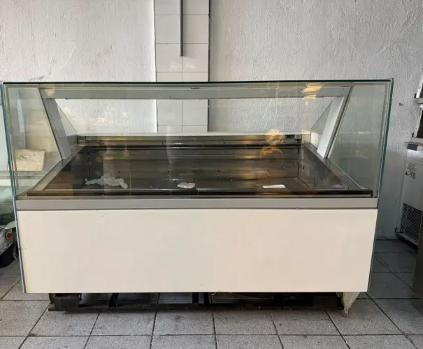 Vitrine ISA DIVA 18 sabores