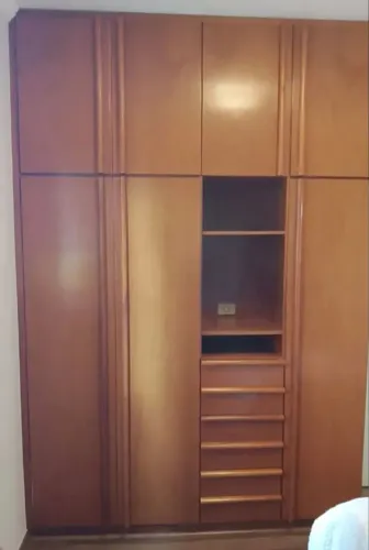 Vendo guarda roupa de madeira