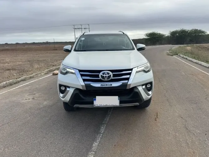 Toyota Hilux SW4 SRX 4X4 2.8 TDI 16V Dies. Aut. 2018