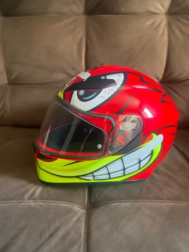 Capacete agv