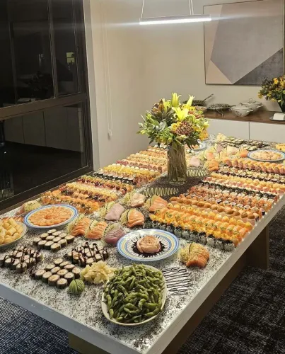 Buffet de sushi em casa