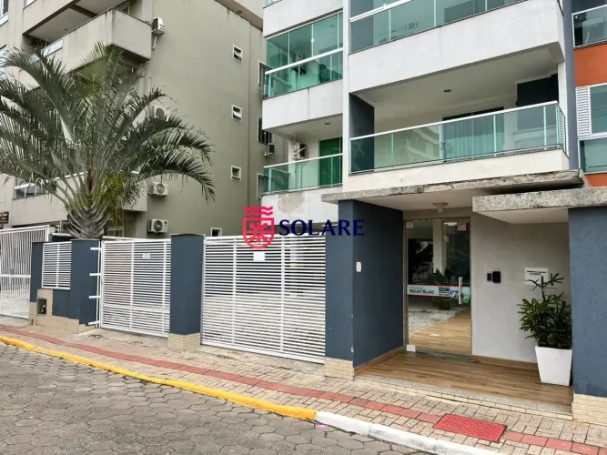 Apto com 2 dormitórios climatizados em Bombas para 5 pessoas
