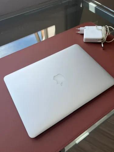 MacBook Air 2017 - sem detalhes, praticamente novo.