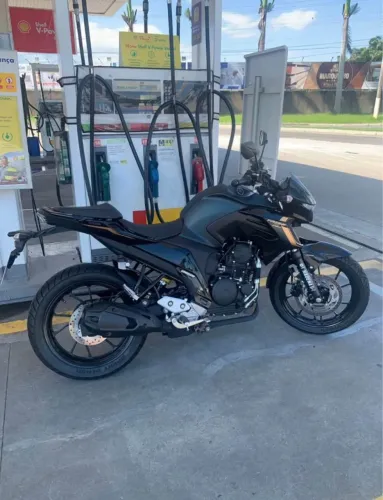 Vendo linda fazr25 ano 2024 zerada, com apenas 650 kilometros rodados! Sem detalhes.