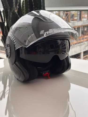 Capacete LS2 ótimo estado. Viseira 100%