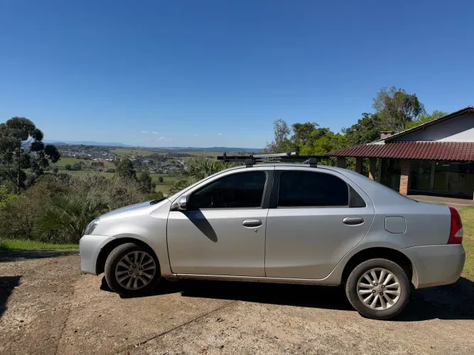 Toyota Etios XLS Sedan 1.5 Flex 16V 4P Mec. 2016